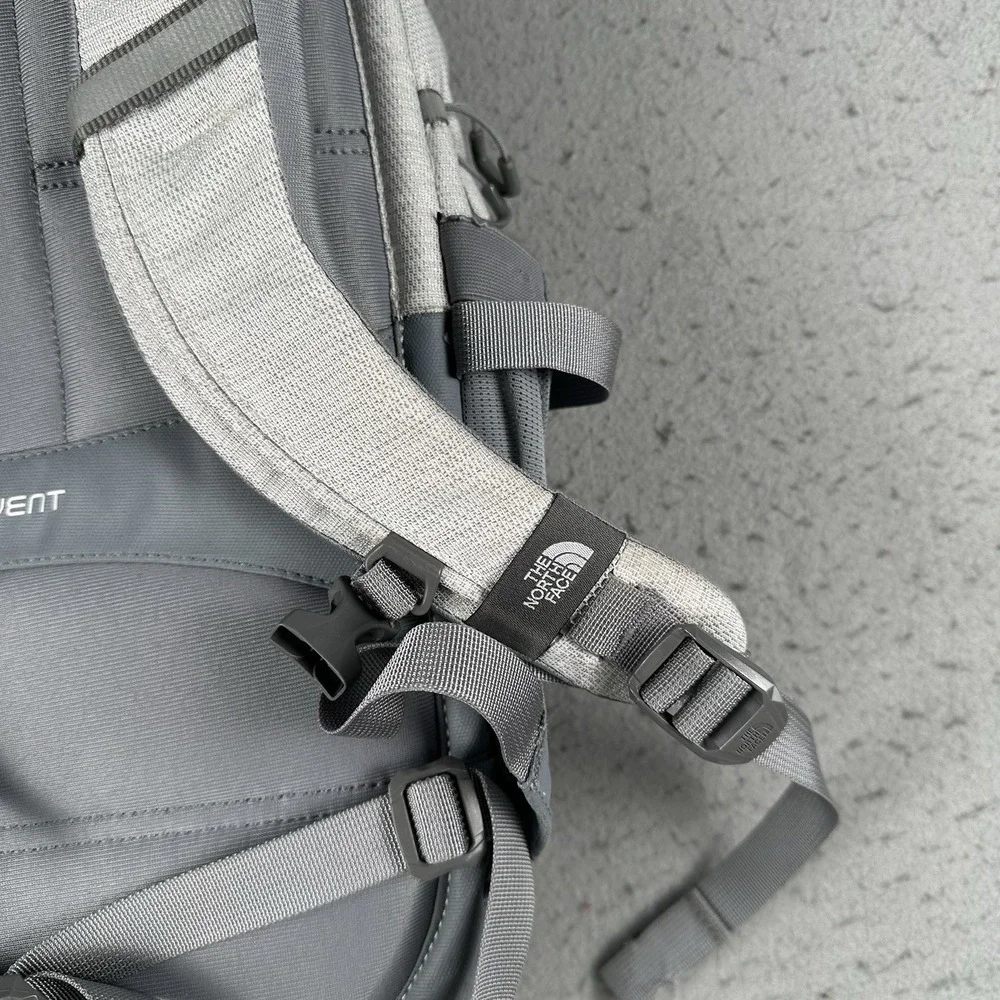 The North Face Women's Recon Backpack TNF White Metallic Melange/Mid Grey - Used